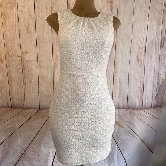 Tahari Dresses & Skirts - NWT TAHARI ANGEL CREAM WHITE LACE OVERLAY DRESS- Women’s Sz 8 $248​​